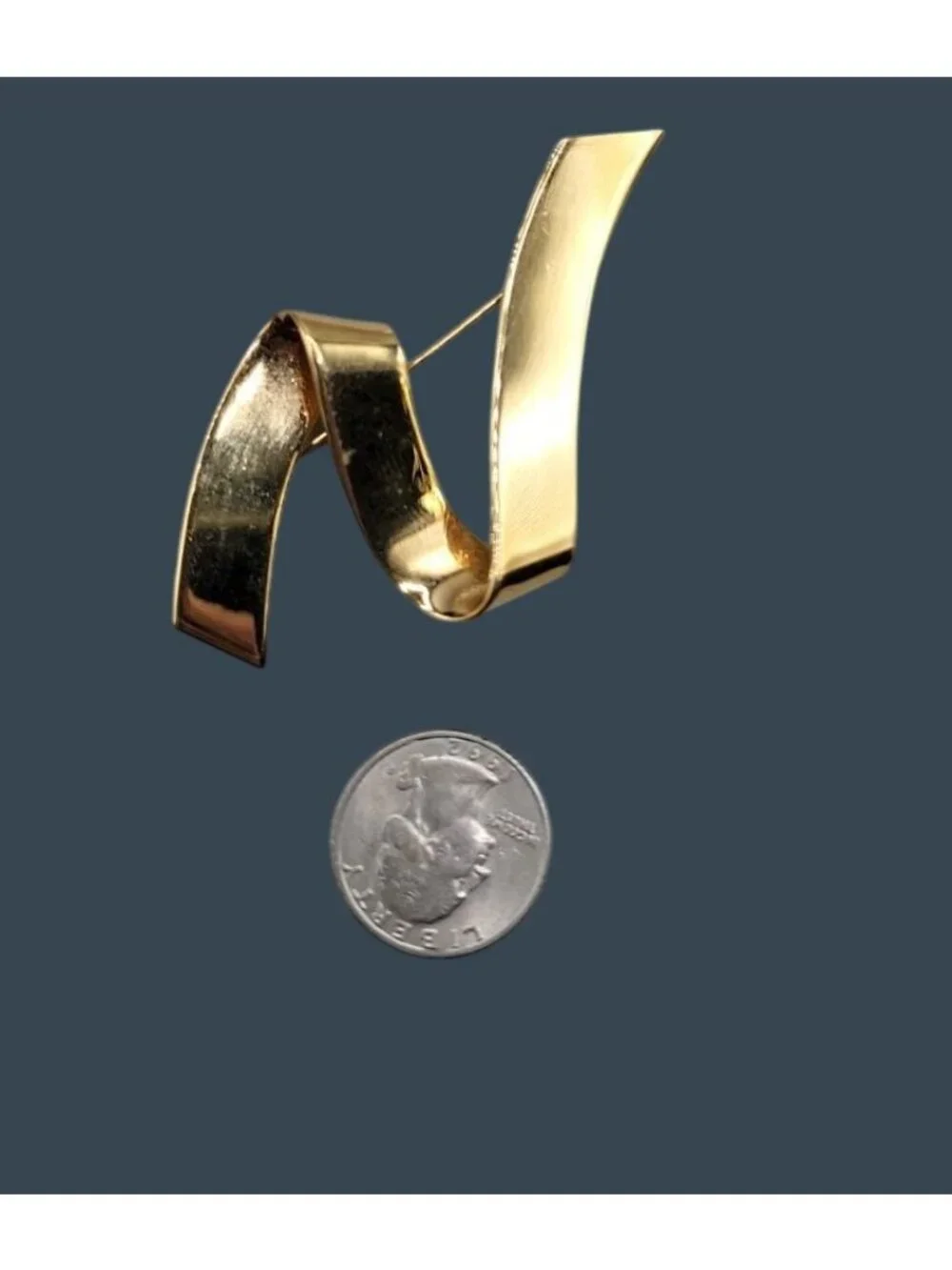 Vintage Monet Wavy Ribbon Brooch Shiny Polished Modernist Zig Zag Gold Tone Pin